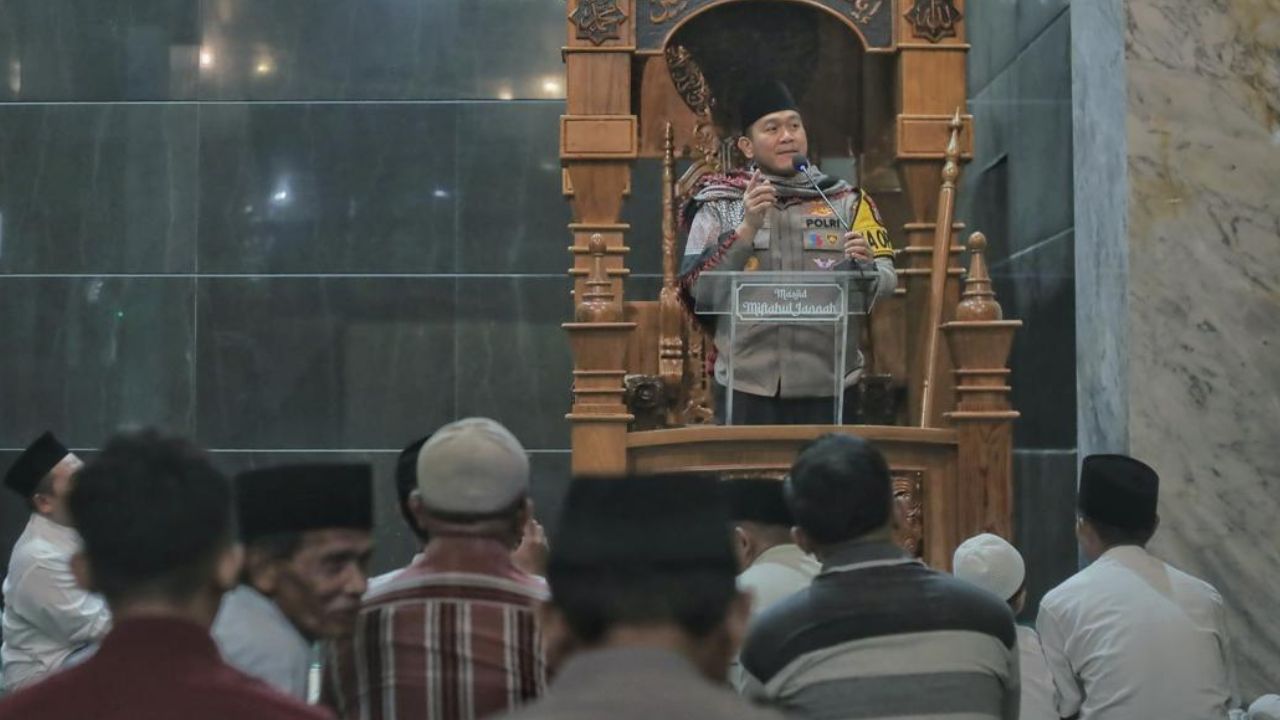 Teraweh Keliling: Upaya Kapolres Blitar dalam Mengedukasi Masyarakat