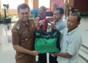 Blitar SAE, Mas Ibin Salurkan 400 Paket Bingkisan untuk Pejuang Kebersihan
