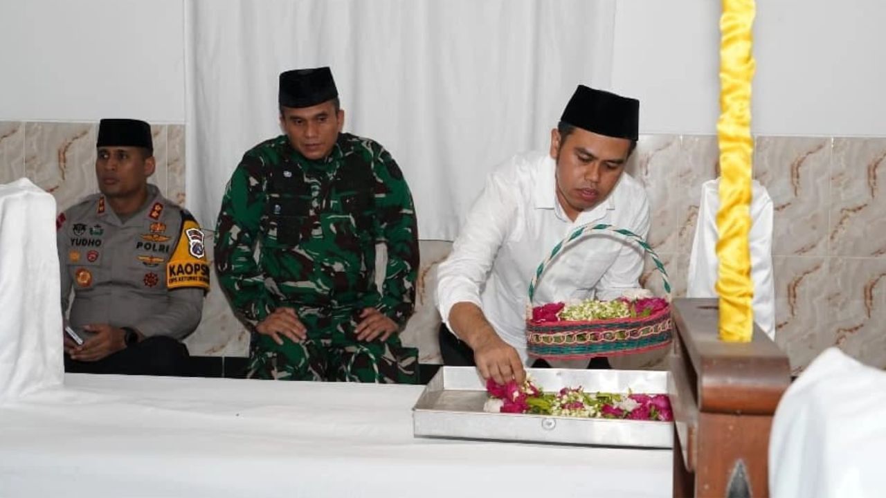 Hari Jadi Kota Blitar ke 119, Mas Ibin Ziarah ke Makam Para Pejuang