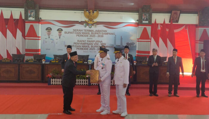 DPRD Sampang Gelar Paripurna Penyampaian Visi Misi dan Sertijab Bupati dan Wakil Bupati Periode 2025-2030