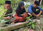 Jelang Idul Fitri 2025, Wali Kota Blitar Mas Ibin Nyekar ke Makam Leluhurnya Jelang Idul Fitri 2025, Wali Kota Blitar Mas Ibin Nyekar ke Makam Leluhurnya