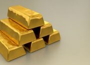 Harga Emas Melonjak ke Rekor Tertinggi, Dolar AS Tertekan