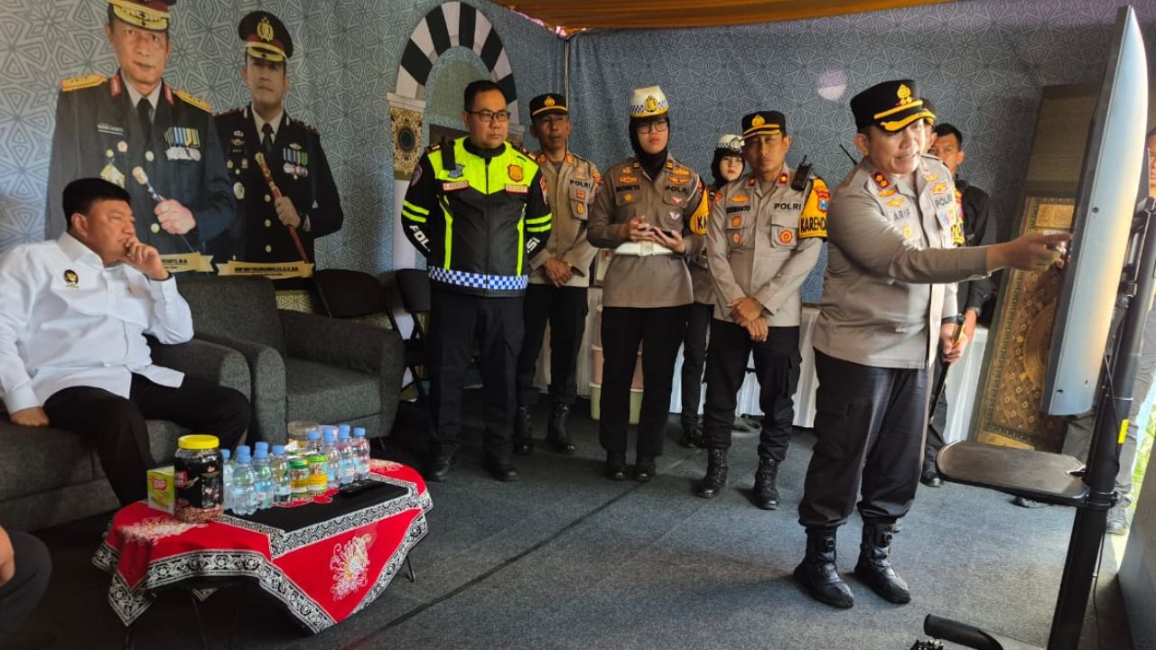 Menkopolkam Budi Gunawan Tinjau Pos Pam di Blitar