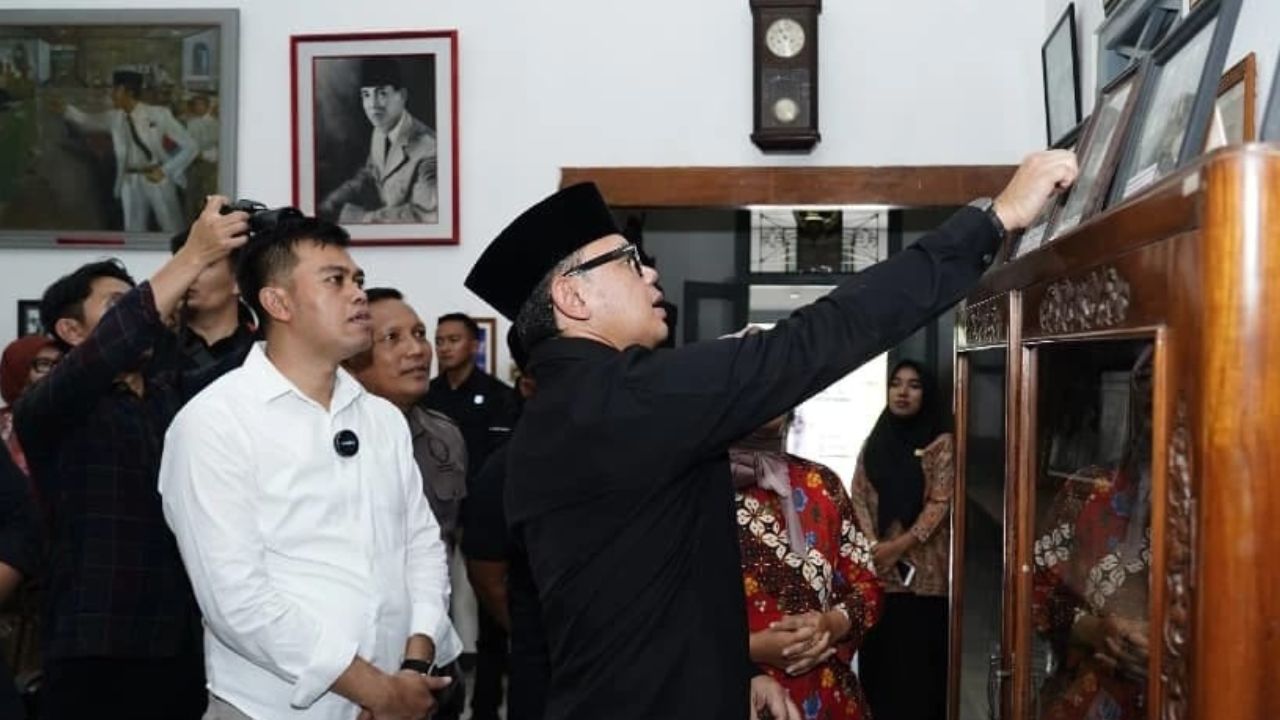 Mas Ibin Dampingi Wamendagri Bima Arya Ziarah Makam Bung Karno dan Tempat Wisata Bersajarah