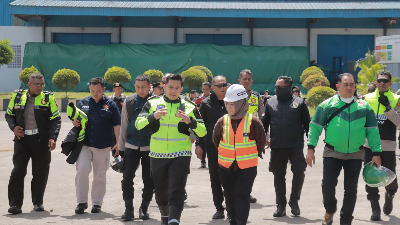 Hari Buruh, Kapolres Blitar Patroli Bermotor Sasar Pabrik Gula dan Perkebunan Teh