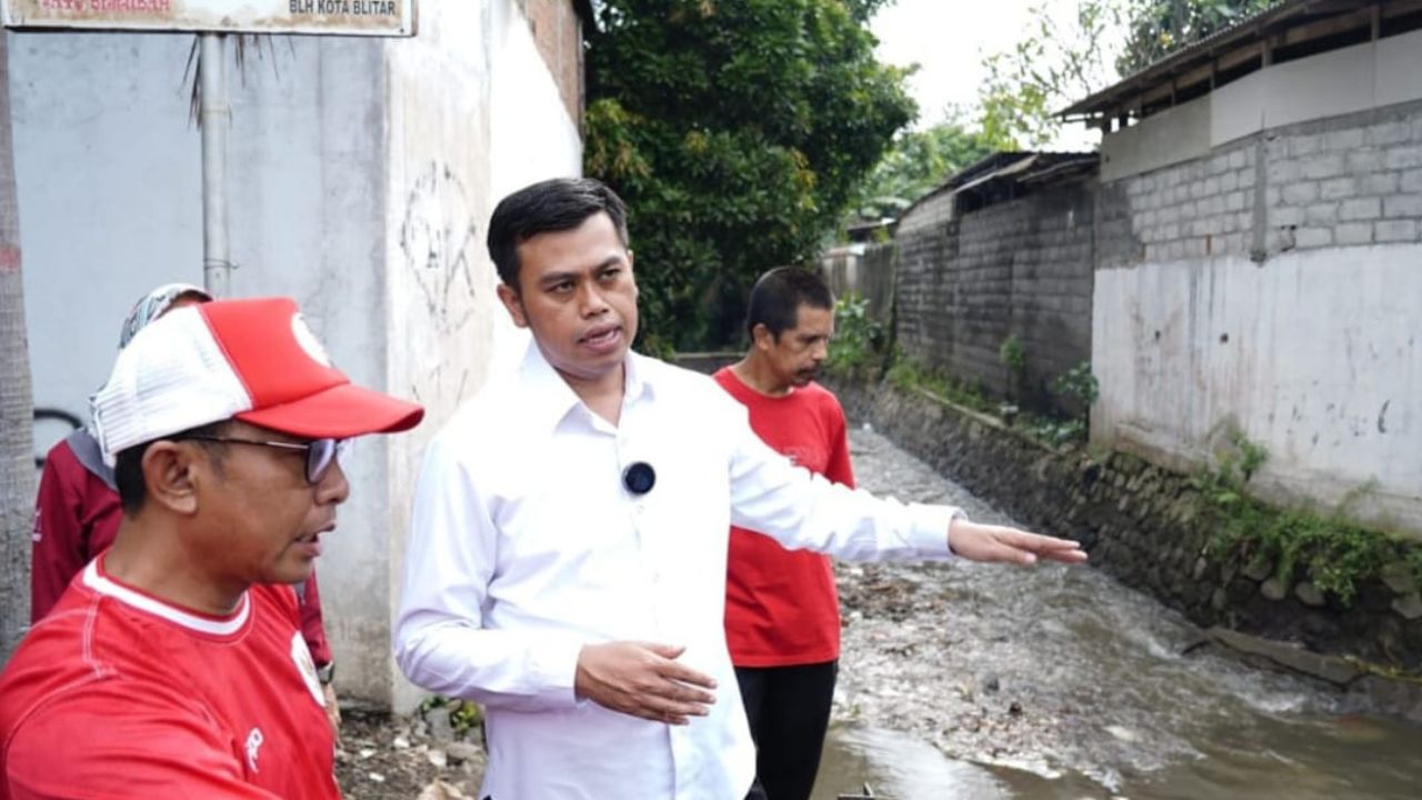 Blitar Bergerak Cepat Tangani Banjir Musiman, Wali Kota Syauqul Muhibbin Turun Langsung ke Lapangan