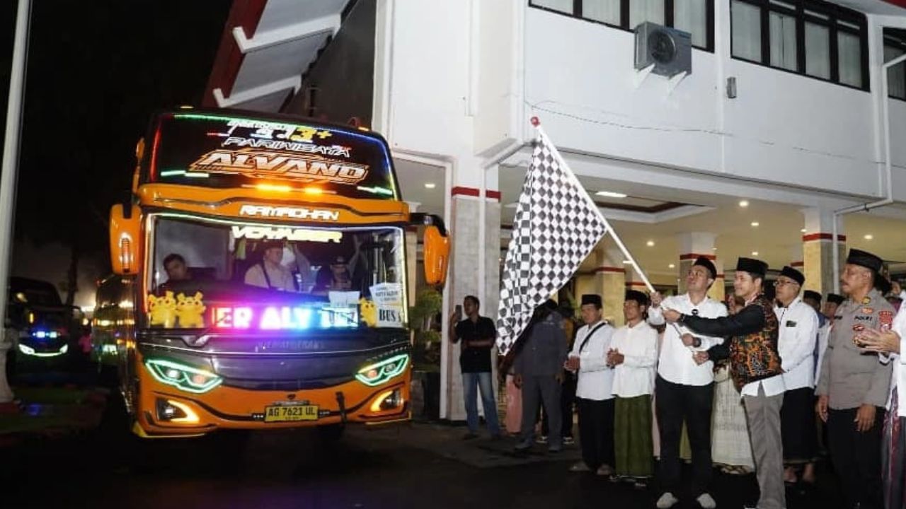 Wali Kota Blitar Mas Ibin Berangkatkan 140 Calon Jamaah Haji