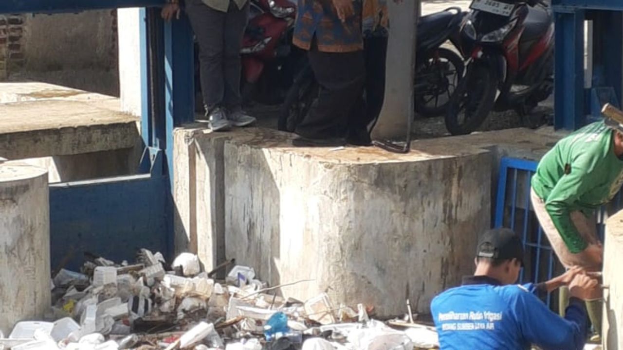 Krisis Sampah Parah! Saluran Irigasi di Purbalingga Jadi Tempat Pembuangan Liar
