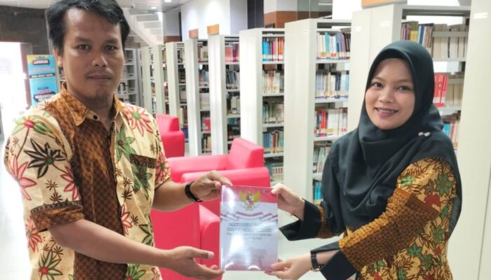 Warisan Intelektual Anik Iftitah: Dosen dan Penulis Blitar Hibahkan 25 Karya untuk Ilmu Pengetahuan