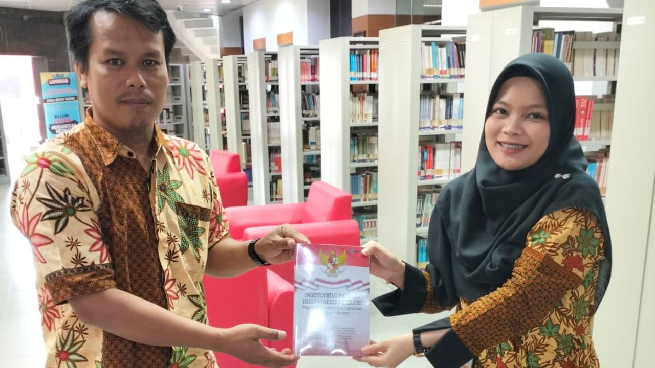 Warisan Intelektual Anik Iftitah: Dosen dan Penulis Blitar Hibahkan 25 Karya untuk Ilmu Pengetahuan