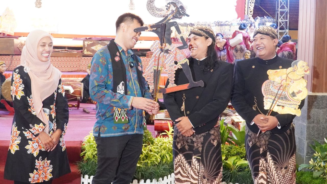 Wali Kota Blitar Apresiasi Semangat Gotong Royong di Bersih Desa Bendogerit 2025