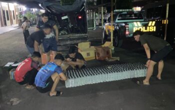 Bawa Ratusan Botol Arak Dua Warga Banyuwangi Diamankan Polres Blitar