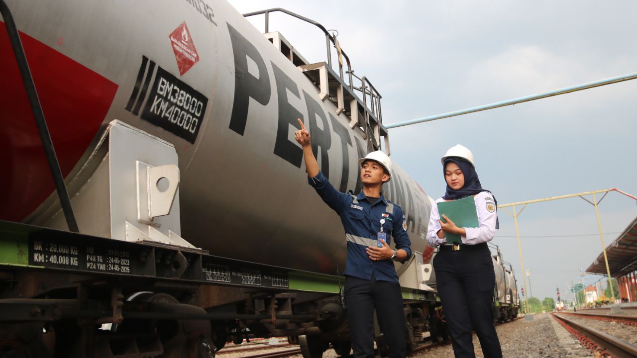 KAI Daop 7 Madiun Catat Kinerja Gemilang: Angkutan Barang Tembus 328% dari Target Semester I-2025
