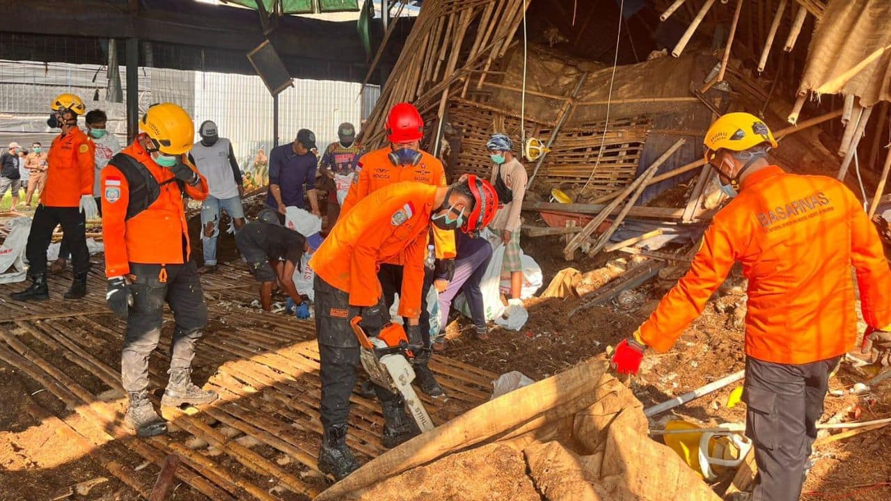 Pencarian Intensif Pekerja Tertimbun di Peternakan Brebes Masih Berlanjut