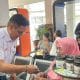 Stasiun Purwokerto Ramaikan Liburan dengan Bagi-bagi Kopi Gratis, Penumpang Antusias!