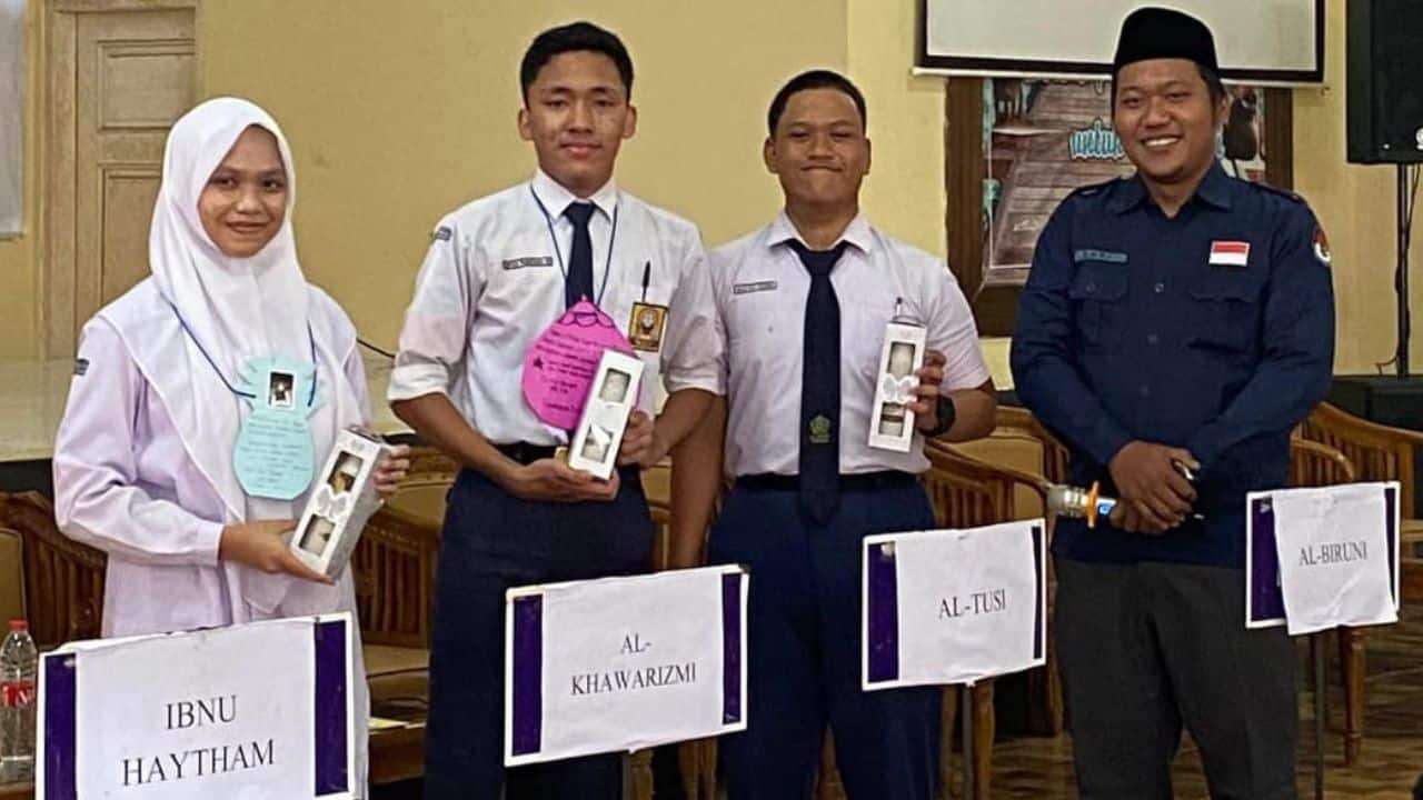 KPU Banyumas Sosialisasikan Pentingnya Demokrasi kepada Peserta Didik Baru MAN 1 Banyumas