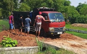 Aktivitas Truk Tanah Uruk di Lahan Kades Trowulan Mojokerto Disoal Warga Panggih dan Wonorejo, Ada Apa?