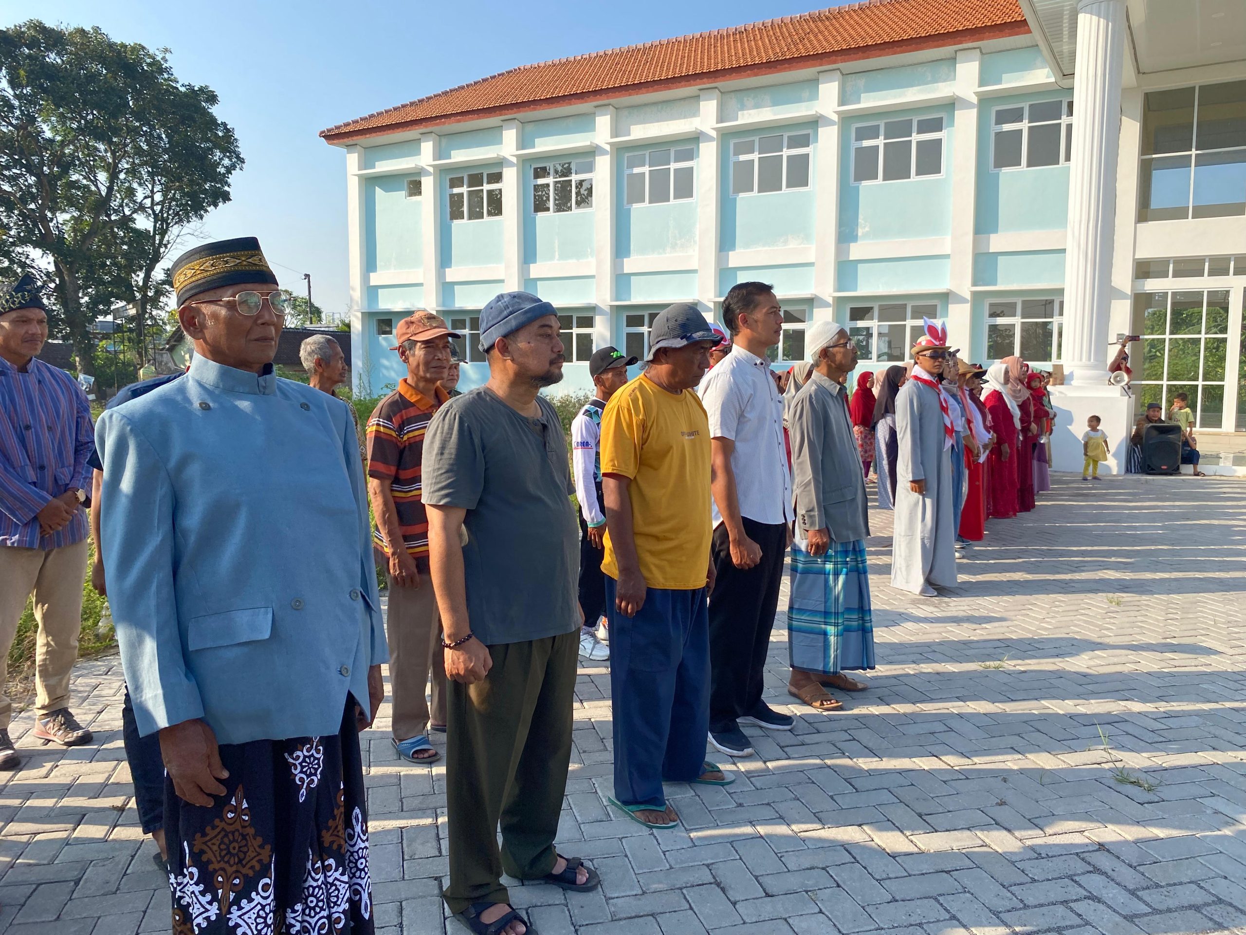 Unik, Emak-emak di Desa Tlawong Jadi Petugas Upacara HUT RI ke-80
