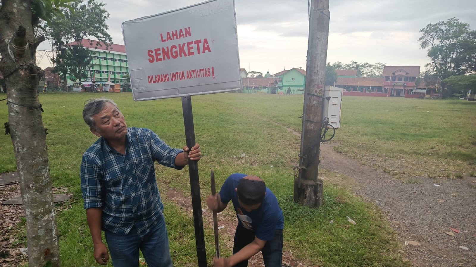 Pasang Plang 'Tanah Sengketa', Ahli Waris Lapangan Besar Cilongok: Bentuk Ekspresi Perlawanan