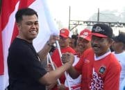 Wali Kota Blitar Mas Ibin Bagikan 1.000 Bendera, CFD Blitar Jadi Ladang Semangat Kebangsaan Wali Kota Blitar Mas Ibin Bagikan 1.000 Bendera, CFD Blitar Jadi Ladang Semangat Kebangsaan