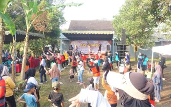 JJS Pinus Meriahkan HUT RI ke-80 di Blitar, Ratusan Peserta Antusias Ikuti Jalan Sehat