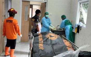 Mayat Pria Bertato Ditemukan Mengambang di Pantai Peh Pulo Blitar