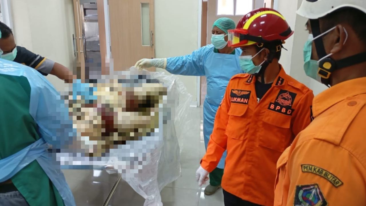Hilang Sejak Sabtu, Pria Blitar Ditemukan Mengambang di Pantai Peh Pulo
