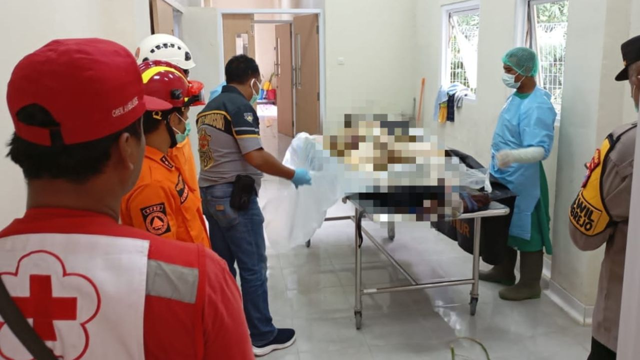 Penemuan Mayat di Pantai Blitar Gegerkan Warga, Identitas Terkuak dari Tato