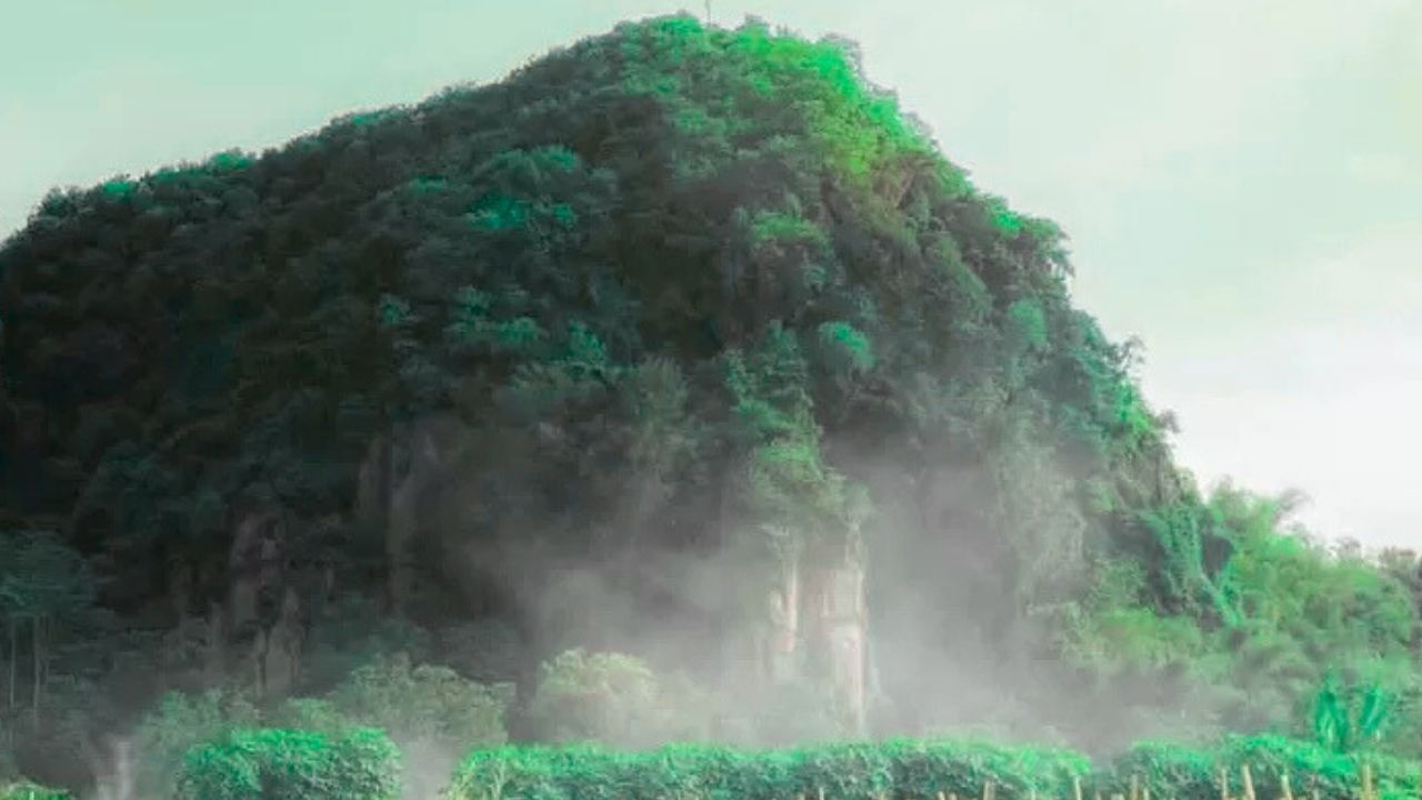 Panorama Memukau Puncak Timur Gunung Pegat Blitar: Surga Tersembunyi di Blitar
