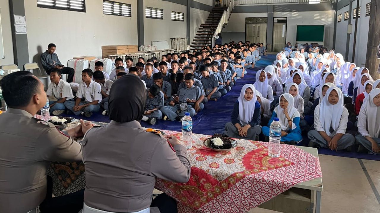 Polda Banten Gelar Police Go to School di SMKN 1 Baros, Edukasi Tertib Lalu Lintas Sejak Dini