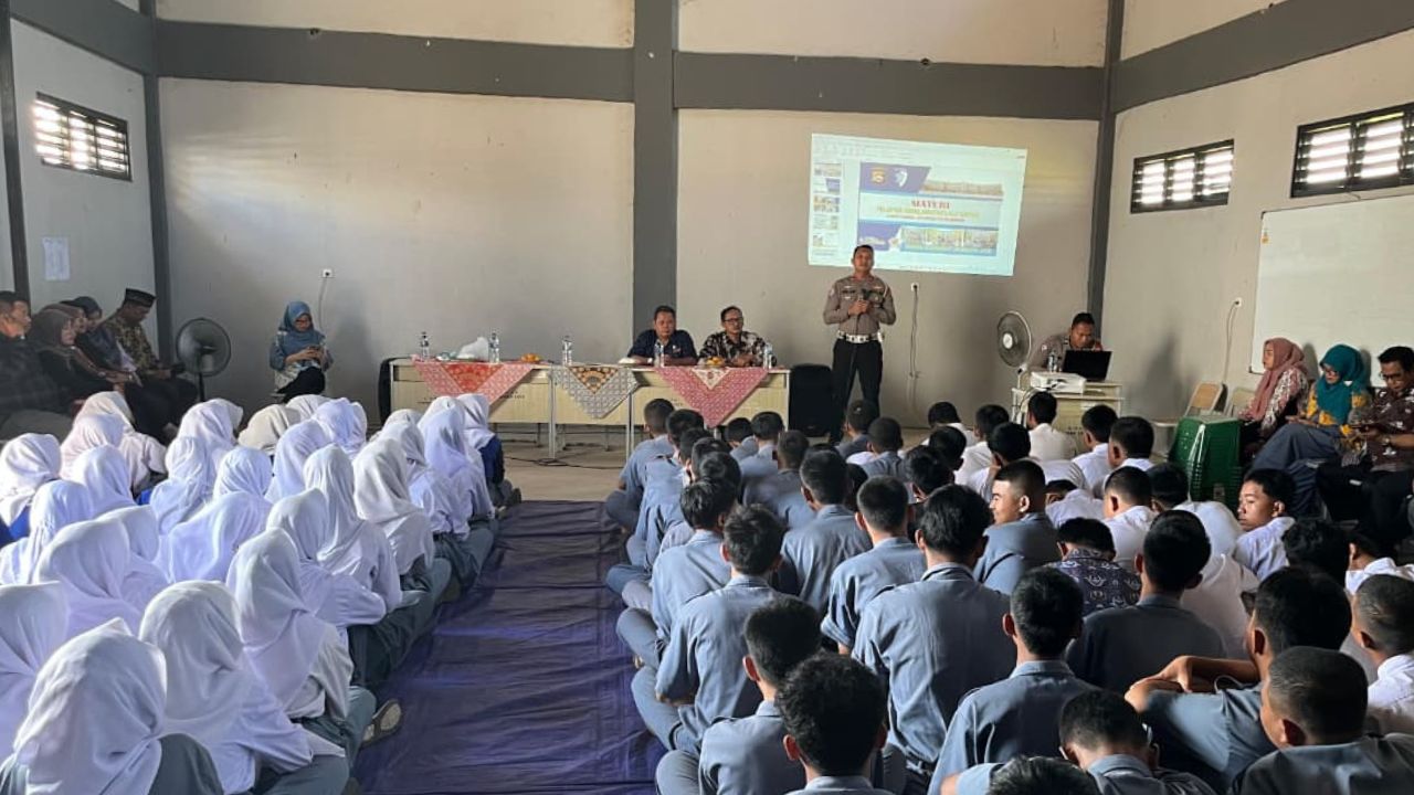 Edukasi Dini Keselamatan Lalu Lintas: Polda Banten Bentuk Pelopor Keselamatan di SMKN 1 Baros