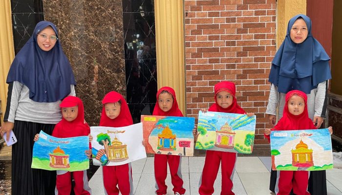 Asah Imajinasi, Siswa YPI Daaru Ta’limil Qur’an Bangle Blitar Ikuti Lomba Mewarnai Mamamia