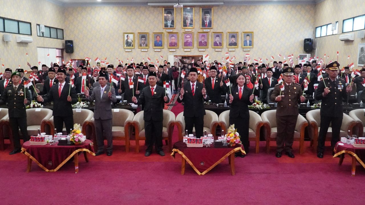 Wali Kota Blitar Mas Ibin dan Forkopimda Saksikan Pidato Kenegaraan Presiden Prabowo