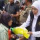 Khofifah Pastikan Ketersediaan Beras SPHP di Blitar, Harga Pangan Terkendali