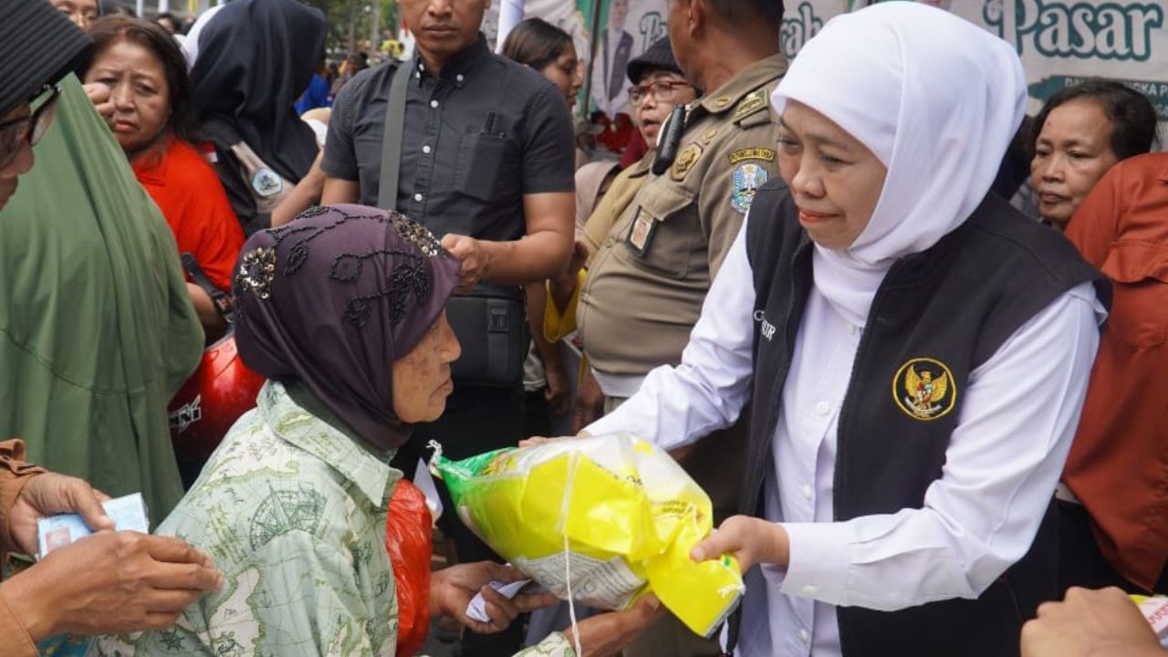 Khofifah Pastikan Ketersediaan Beras SPHP di Blitar, Harga Pangan Terkendali