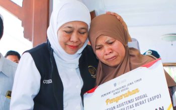 Gubernur Khofifah: Bansos dan Zakat Produktif Perkuat Sosial Ekonomi Masyarakat Jatim