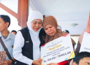 Ragam Bantuan Rp5,7 Miliar Disalurkan Khofifah di Blitar: Dari PKH Plus hingga Zakat Produktif