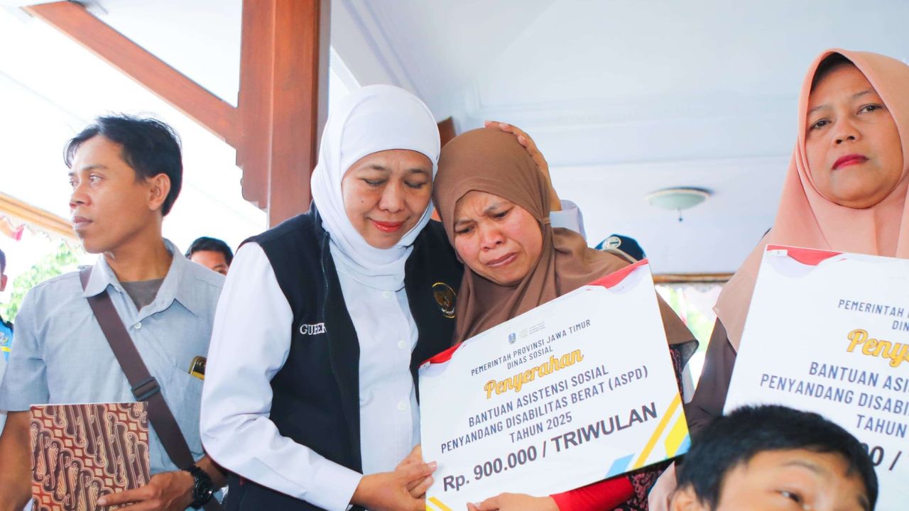 Ragam Bantuan Rp5,7 Miliar Disalurkan Khofifah di Blitar: Dari PKH Plus hingga Zakat Produktif