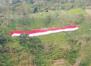 Bendera Berukuran Raksasa Dibentangkan TNI Polri di Lereng Gunung Merapi Boyolali
