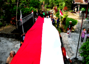 Antusias, Warga Lereng Merapi Boyolali Arak Bendera 150 Meter Sambut HUT ke-80 RI