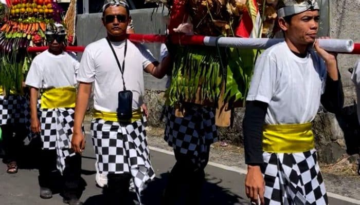 Nguri-uri Budaya Jawa, Sedekah Bumi Desa Kauman Wonosegoro 2025 Meriah Bersama Tim KKN UBY