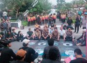 Aksi Damai HMI Boyolali di DPRD Ditemui Forkopimda Berakhir Tabur Bunga Aksi Damai HMI Boyolali di DPRD Ditemui Forkopimda Berakhir Tabur Bunga