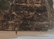 Bukan Sekadar Indah, Pasir Hitam Pantai Jebring Blitar Simpan Kisah Penambangan Bijih Besi