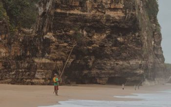 Bukan Sekadar Indah, Pasir Hitam Pantai Jebring Blitar Simpan Kisah Penambangan Bijih Besi