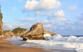 Petualangan Menuju Pantai Jebring: Menaklukkan Medan Menantang di Pedalaman Blitar