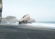 Ngadipuro, Blitar: Desa Sebelas Pantai, Surga Tersembunyi di Pesisir Selatan Jawa
