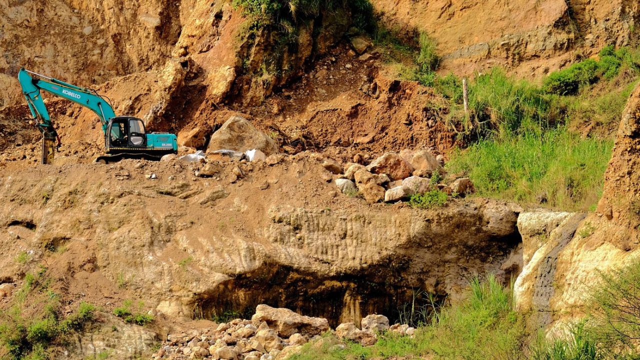 Pemilik Showroom Mobil Bekas dan Dua Kades di Tulungagung Terseret Kasus Tambang Ilegal