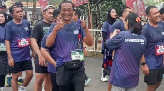 Semarak HUT ke-80 KAI, Ribuan Warga Antusias Ikuti Skybridge Race Run di Purwokerto
