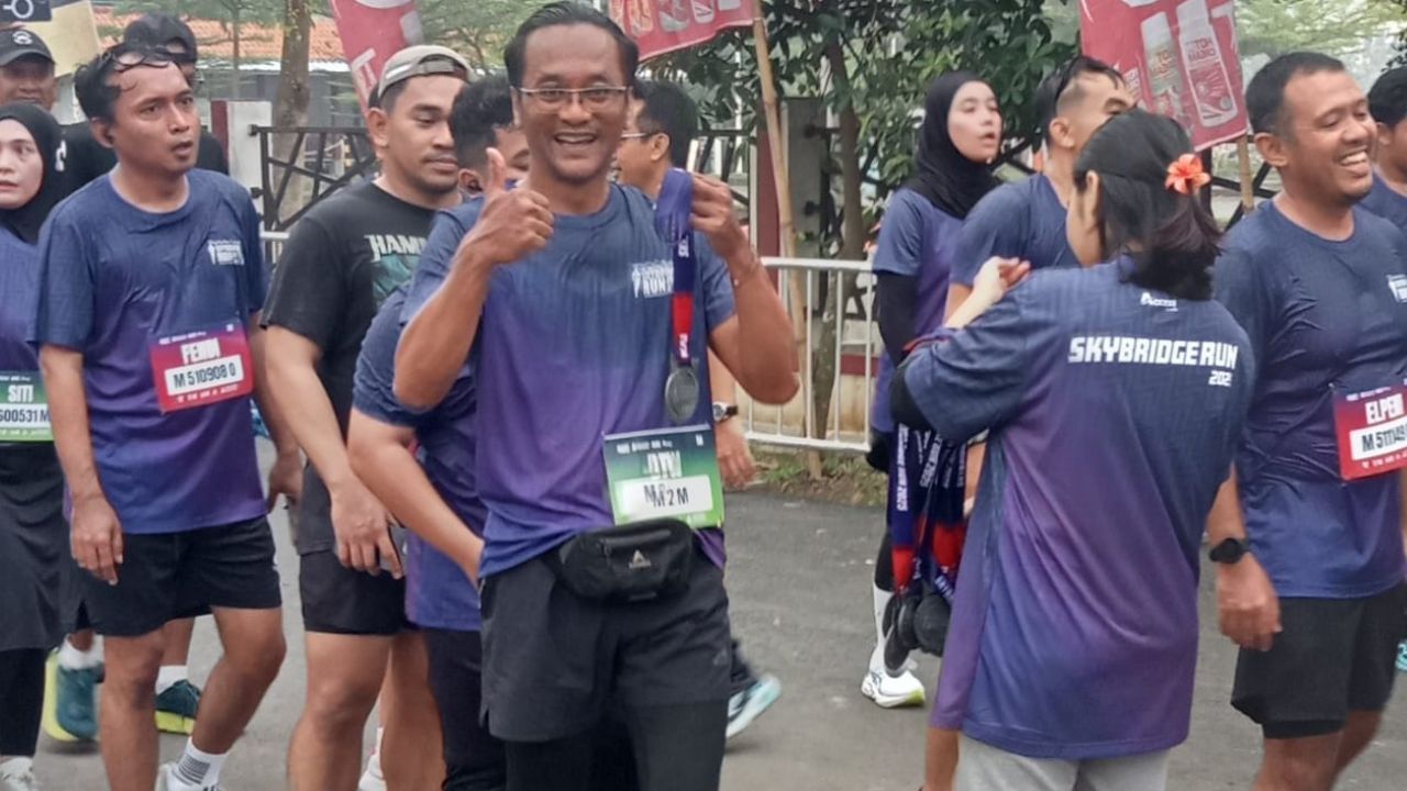 Semarak HUT ke-80 KAI, Ribuan Warga Antusias Ikuti Skybridge Race Run di Purwokerto