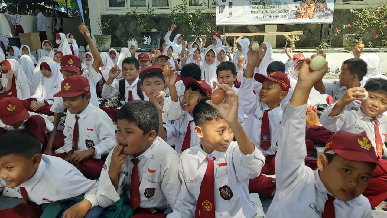 Gerakan Gemar Minum Susu dan Telur Dikuti Ribuan Pelajar di Boyolali